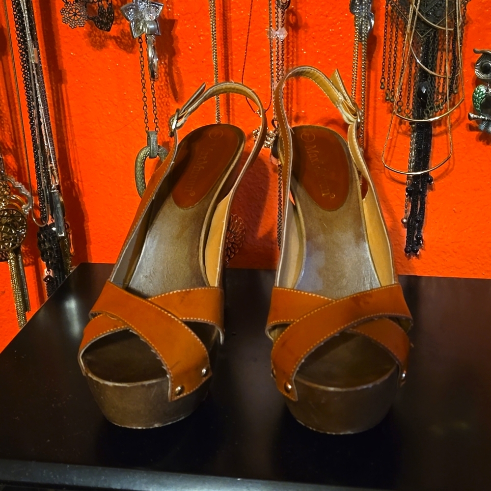 Brown heels 5 1/2 inches